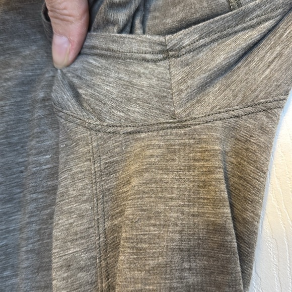 Lululemon cropped ruched hem T shirt - Picture 6 of 6